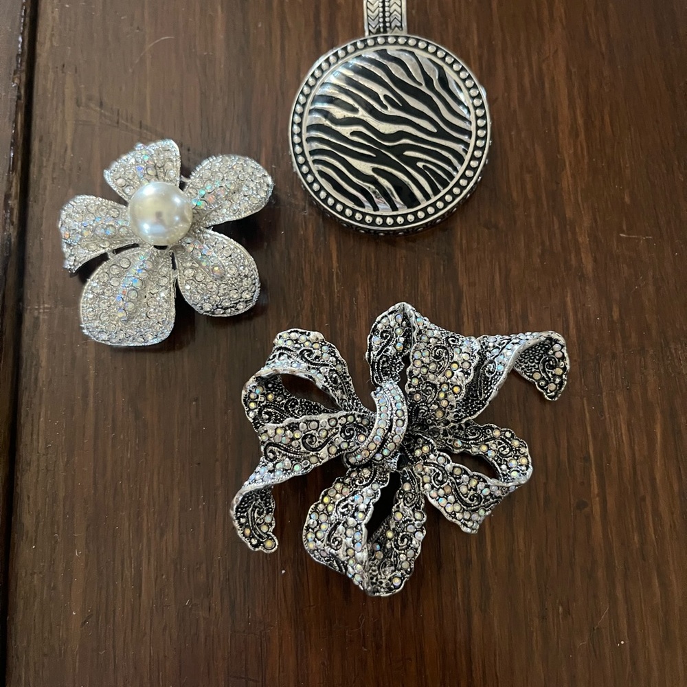 Pendants - Picture 2 of 2